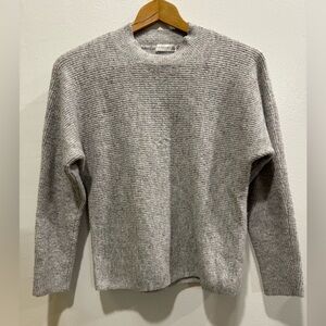 Retrology ladies classic crewneck grey speckled Sweater. Large. Like new! EUC!